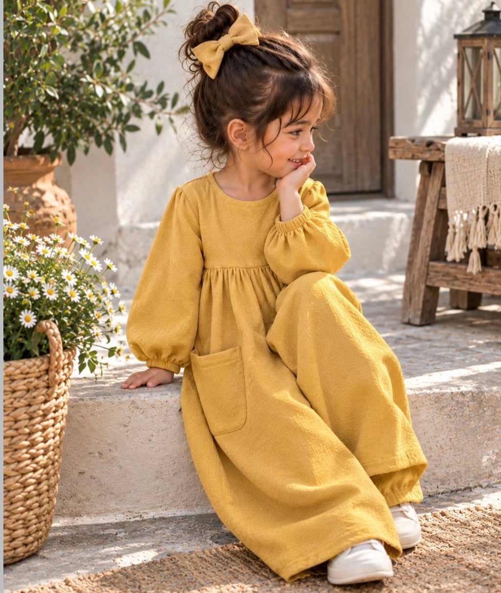 Kız Çocuk Siyah Peluş Ceket & Sarı Müslin Tulum