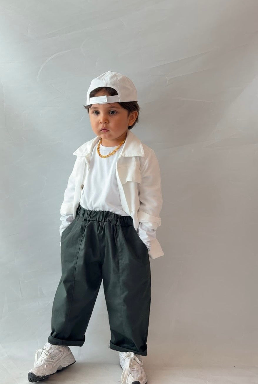 Unisex Beyaz Trenç ve Gabardin Cepli Pantolon