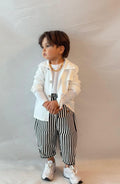 Erkek Çocuk Beyaz Trench ve Çizgili Pantolon Takım