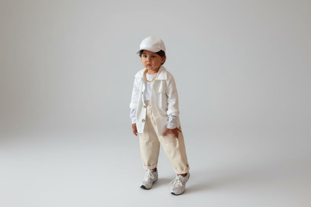 Erkek Çocuk Beyaz Trench ve Cepli Pantolon Takım