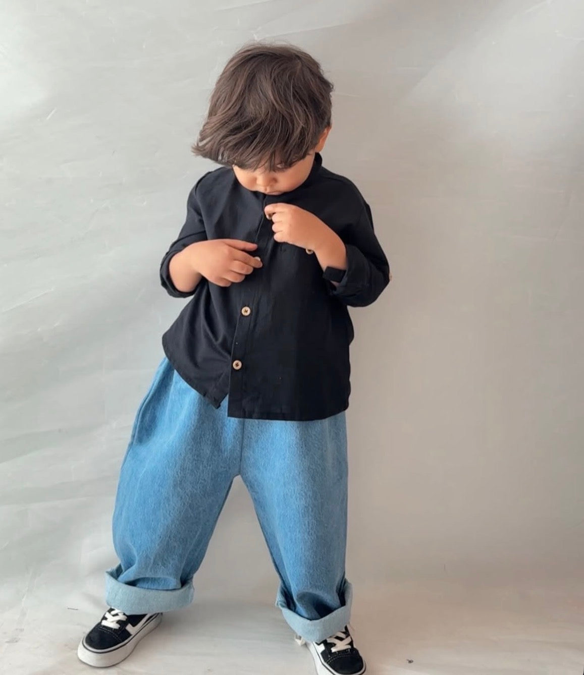Erkek Çocuk Siyah Keten Gömlek Mavi Kot Takım