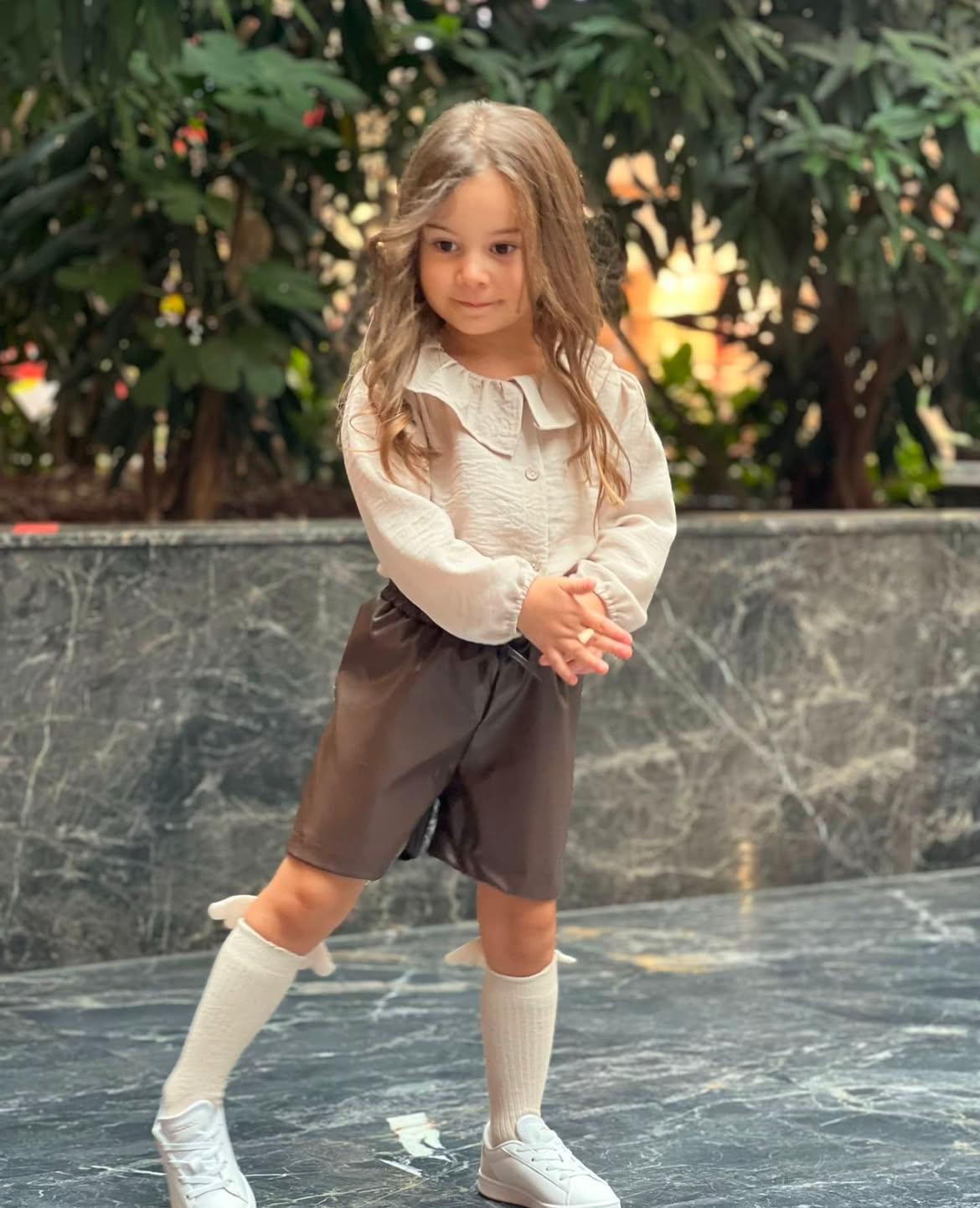 Deri Şort ve Müslin Gömlek Takım